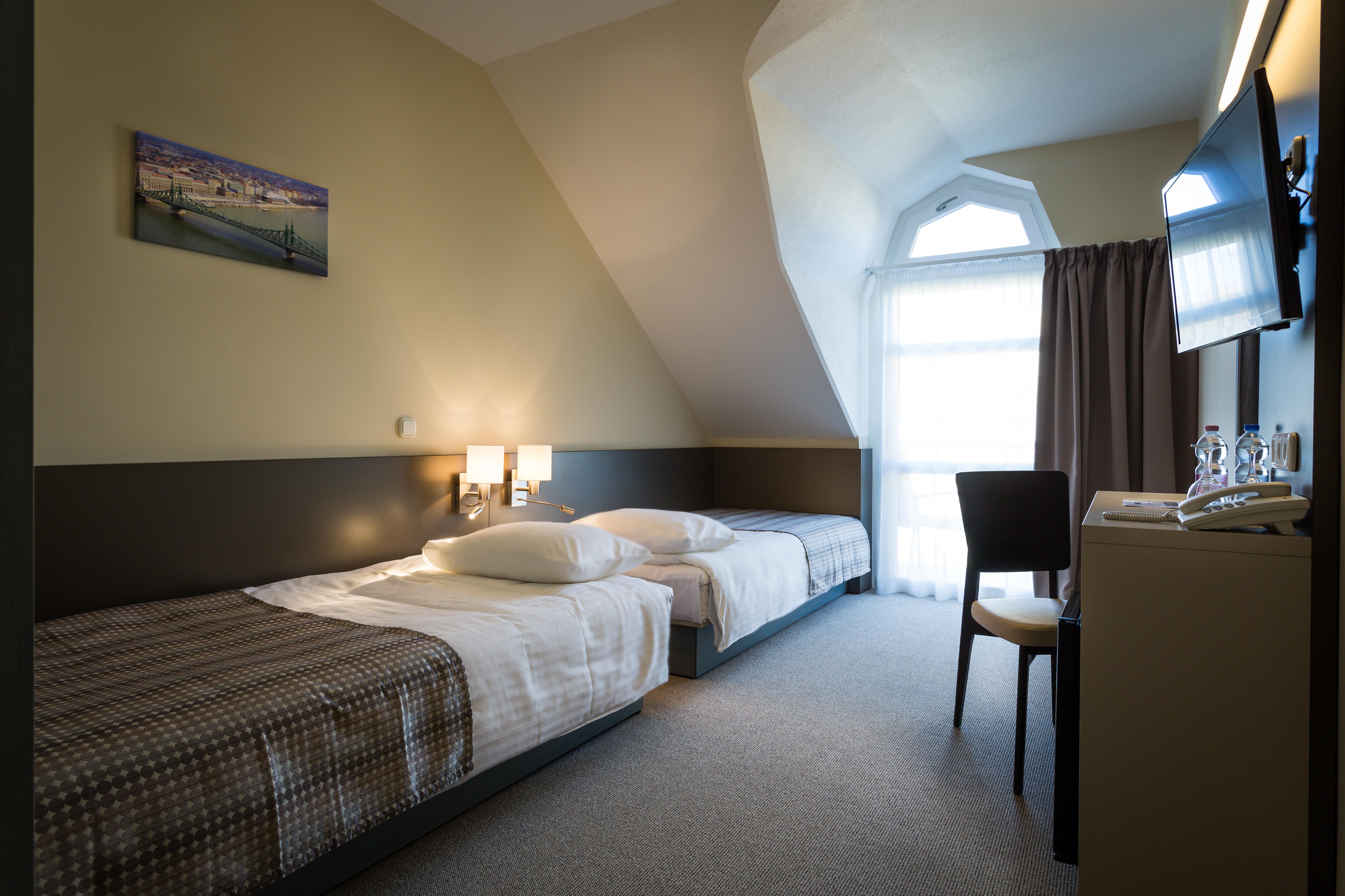 Corvin Corvin Wing Hotel 4*